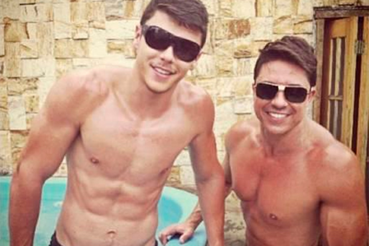 Cantor Marcelo Augusto revela namorado no Instagram