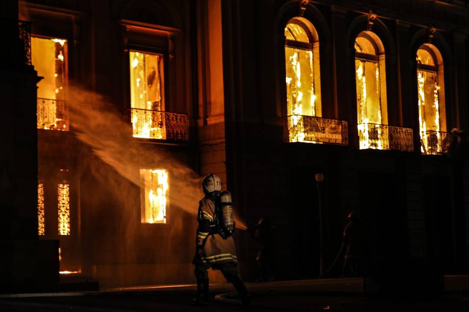 O maior tesouro do Museu Nacional, que foi atingido por um incêndio é o fóssil Luzia, esqueleto mais antigo já encontrado nas Américas, com cerca de 12 mil anos de idade