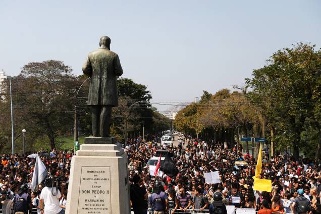 Manifestantes exibem cartazes durante protesto realizado em frente ao Museu Nacional, em São Cristovão, no Rio de Janeiro (RJ), após grande incêndio atingir o local - 03/09/2018 Manifestantes exibem cartazes durante protesto realizado em frente ao Museu Nacional, em São Cristovão, no Rio de Janeiro (RJ), após grande incêndio atingir o local - 03/09/2018