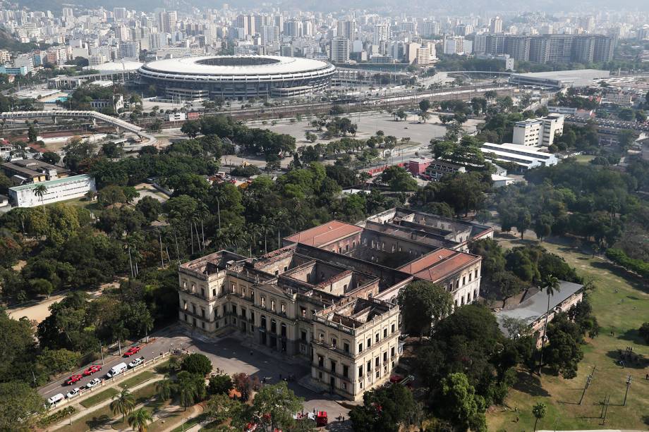 Vista aérea mostra o Museu Nacional, no Rio de Janeiro (RJ), após incêndio. Ao fundo , o Estádio do Maracanã - 03/09/2018 Vista aérea mostra o Museu Nacional, no Rio de Janeiro (RJ), após incêndio. Ao fundo , o Estádio do Maracanã - 03/09/2018
