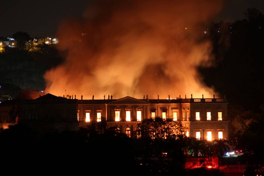 Incêndio de grandes proporções consome o prédio do Museu Nacional, no Rio de Janeiro - 02/09/2018 Incêndio de grandes proporções consome o prédio do Museu Nacional, no Rio de Janeiro - 02/09/2018