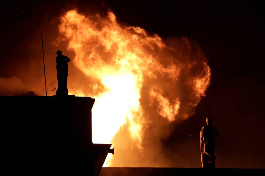 Incêndio de grandes proporções consome o prédio do Museu Nacional, no Rio de Janeiro - 02/09/2018