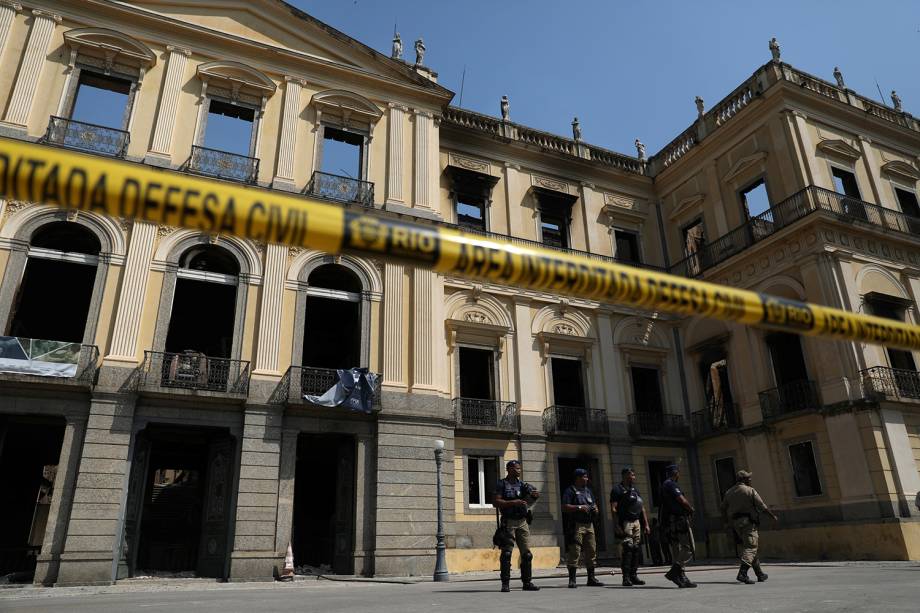 Policiais do município do Rio de Janeiro fazem a segurança do Museu Nacional que está interditado após incêndio - 03/09/2018