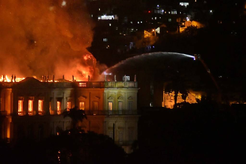 Incêndio destrói prédio do Museu Nacional no Rio de Janeiro