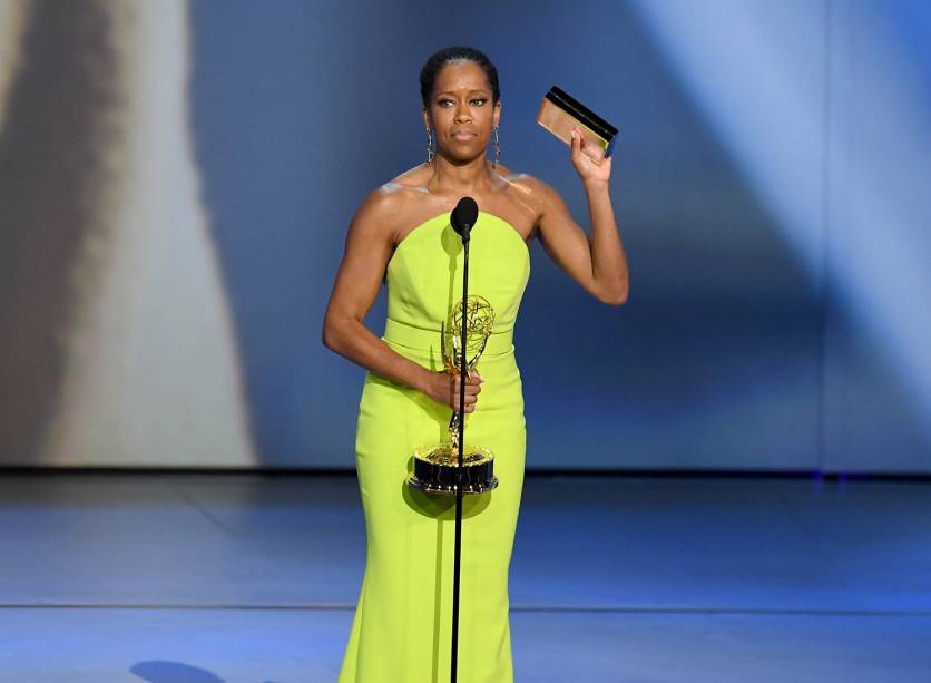 Regina King vence na categoria de Melhor atriz em série limitada ou filme para TV, durante o Emmy Awards - 17/09/2018