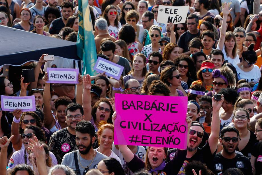 Protesto contra o presidenciável Jair Bolsonaro (PSL) no largo da Batata, em São Paulo - 29/09/2018