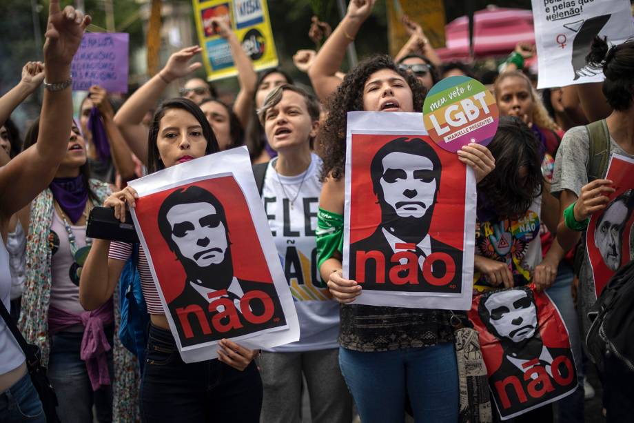 Manifestantes participam de ato contra Jair  Bolsonaro na praça da Cinelândia, Rio de Janeiro - 29/09/2018