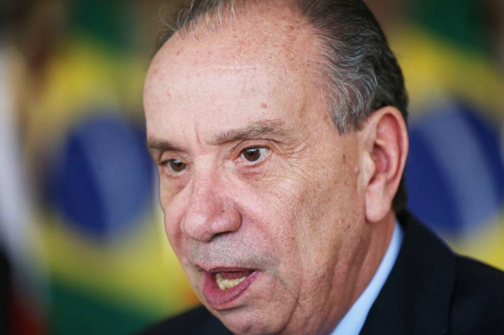 ‘Lula é líder importante e deve ser candidato’, diz tucano Aloysio Nunes
