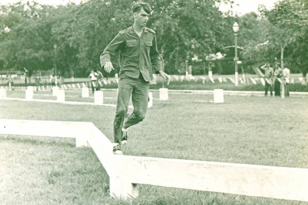Entre 1979 e 1981, serviu na cidade de Nioque, no Mato Grosso do Sul. Chegou à patente de capitão, posição intermediária no Exército. Entre 1979 e 1981, serviu na cidade de Nioque, no Mato Grosso do Sul. Chegou à patente de capitão, posição intermediária no Exército.