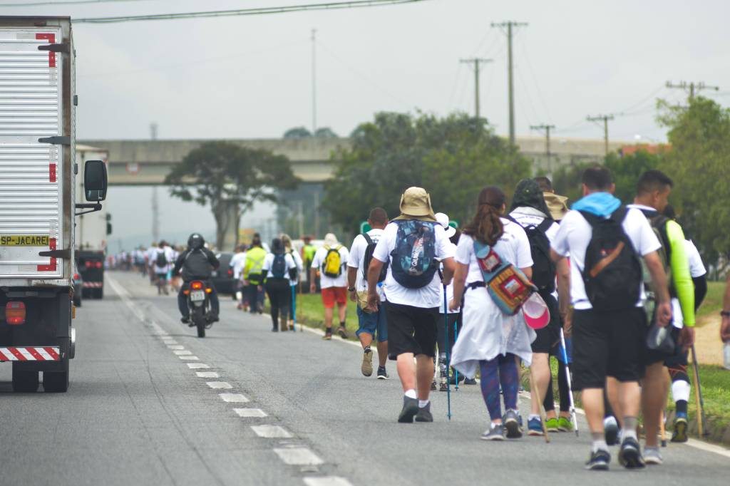 Romeira é atropelada na Dutra durante peregrinação a Aparecida
