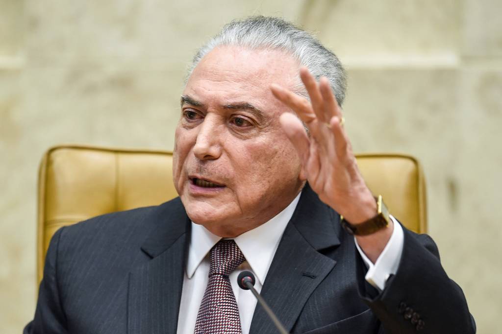 Temer e aliados comemoram derrota de Dilma