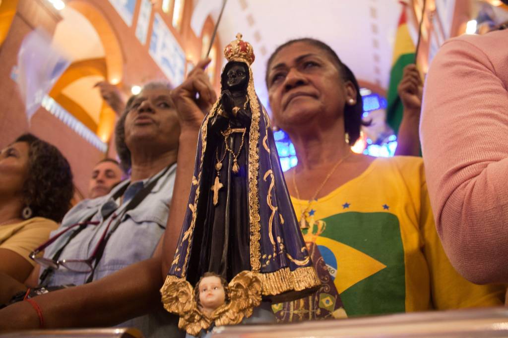 Padre pede solidariedade em missa a Nossa Senhora, em Aparecida