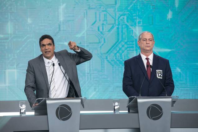 Cabo Daciolo (Patriota) e Ciro Gomes (PDT), durante debate entre presidenciáveis realizado pela TV Record, em São Paulo (SP) - 30/09/2018 Cabo Daciolo (Patriota) e Ciro Gomes (PDT), durante debate entre presidenciáveis realizado pela TV Record, em São Paulo (SP) - 30/09/2018
