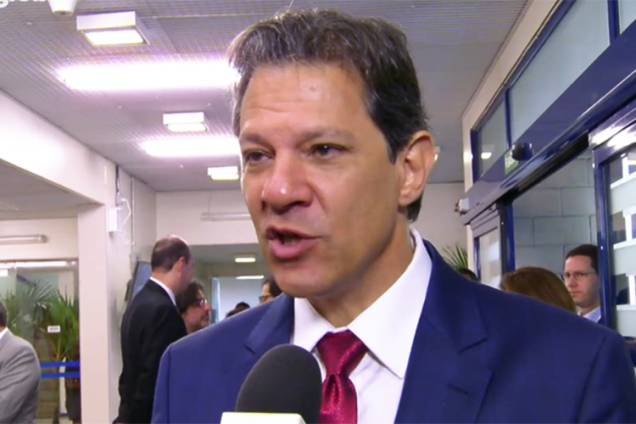 Fernando Haddad (PT), candidato à Presidência da República, chega aos estúdios da TV Globo para participar de debate presidencial - 04/10/2018 Fernando Haddad (PT), candidato à Presidência da República, chega aos estúdios da TV Globo para participar de debate presidencial - 04/10/2018