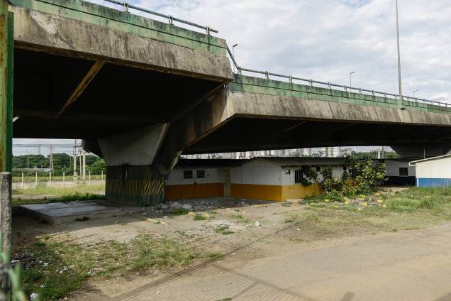 Viaduto cede na Marginal Pinheiros, altura do Parque Villa Lobos Viaduto cede na Marginal Pinheiros, altura do Parque Villa Lobos
