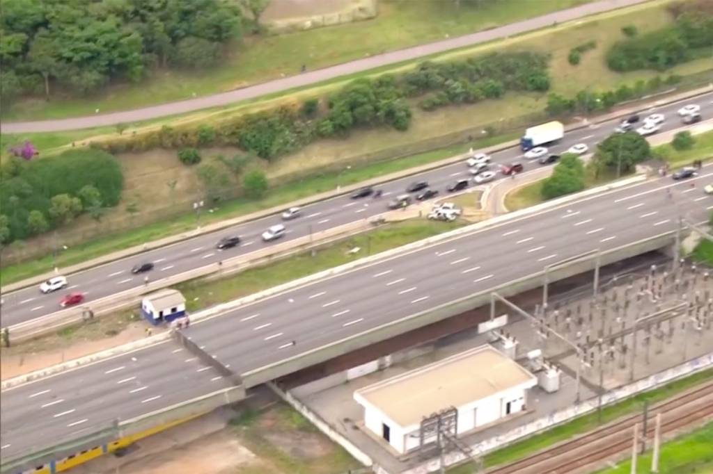 Especialistas temem “caos” em SP com queda de viaduto na Marginal