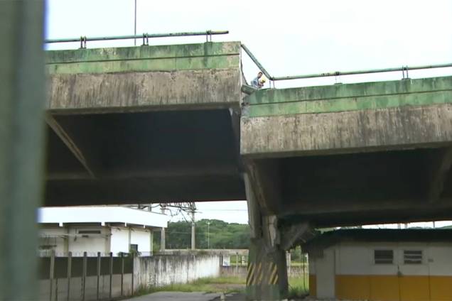 Viaduto cede na Marginal Pinheiros, altura do Parque Villa Lobos Viaduto cede na Marginal Pinheiros, altura do Parque Villa Lobos