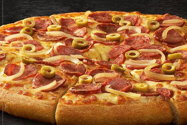 Pizza de calabresa do “Pizza Hut” Pizza de calabresa do “Pizza Hut”