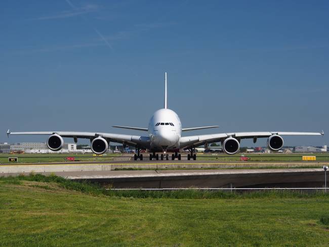 emirates-867762_1920