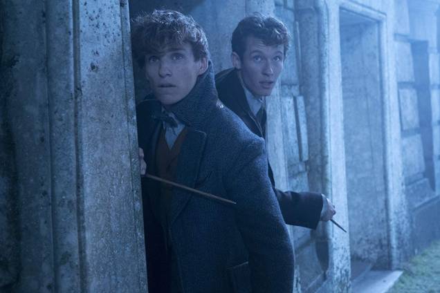 Eddie Redmayne e Callum Turner em Animais Fantásticos: Os Crimes de Grindelwald Eddie Redmayne e Callum Turner em Animais Fantásticos: Os Crimes de Grindelwald