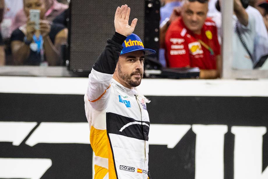 O piloto espanhol Fernando Alonso da McLaren se despede da Fórmula 1 após 17 temporadas no Grande Prêmio de Abu Dhabi