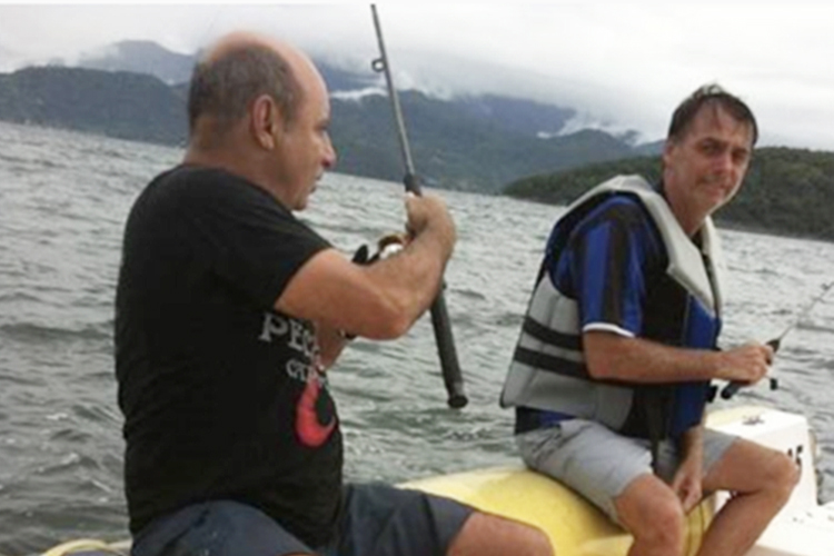 PM Fabrício Queiroz e Jair Bolsonaro PM Fabrício Queiroz e Jair Bolsonaro