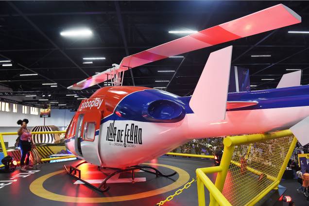Visitantes podem interagir com a série 'Ilha de Ferro', através de simulador em helicóptero montado no estande da Globoplay durante a Comic Con Experience, realizada na São Paulo Expo - 04/12/2018 Visitantes podem interagir com a série 'Ilha de Ferro', através de simulador em helicóptero montado no estande da Globoplay durante a Comic Con Experience, realizada na São Paulo Expo - 04/12/2018