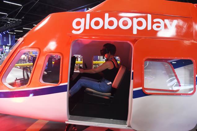 Visitantes podem interagir com a série 'Ilha de Ferro', através de simulador em helicóptero montado no estande da Globoplay durante a Comic Con Experience, realizada na São Paulo Expo - 04/12/2018 Visitantes podem interagir com a série 'Ilha de Ferro', através de simulador em helicóptero montado no estande da Globoplay durante a Comic Con Experience, realizada na São Paulo Expo - 04/12/2018