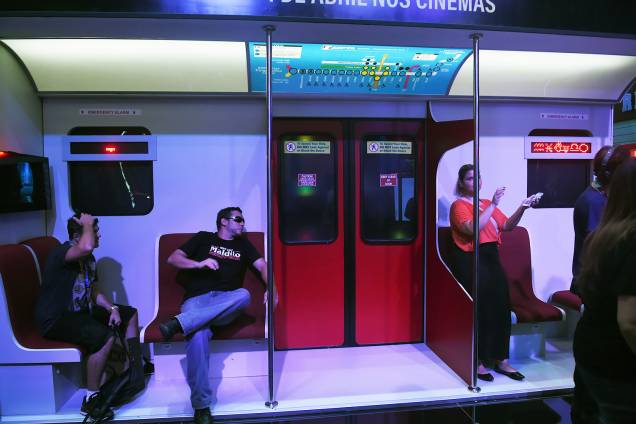 Visitantes podem interagir com o filme 'Shazam', no estande da Warner durante a Comic Con Experience - 04/12/2018 Visitantes podem interagir com o filme 'Shazam', no estande da Warner durante a Comic Con Experience - 04/12/2018
