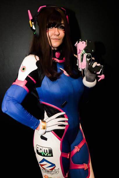 Cosplay da personagem "D.Va", do jogo 'Overwatch' , durante o terceiro dia da Comic Con Experience 2018, realizada na São Paulo Expo - 08/12/2018