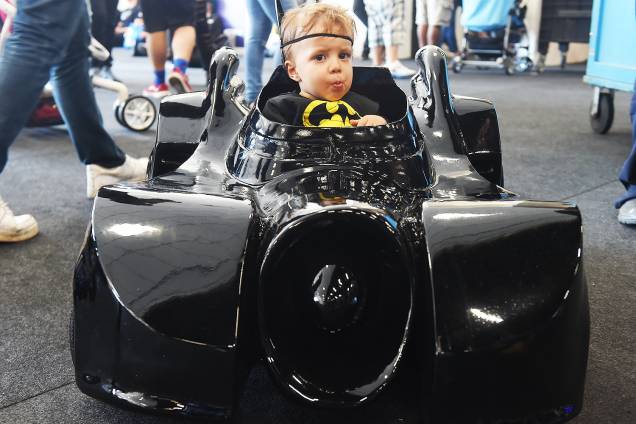 Cosplay infantil do personagem "Batman" é visto em réplica do Batmóvel durante o quarto dia da Comic Con Experience 2018, realizada na São Paulo Expo - 09/12/2018 Cosplay infantil do personagem "Batman" é visto em réplica do Batmóvel durante o quarto dia da Comic Con Experience 2018, realizada na São Paulo Expo - 09/12/2018