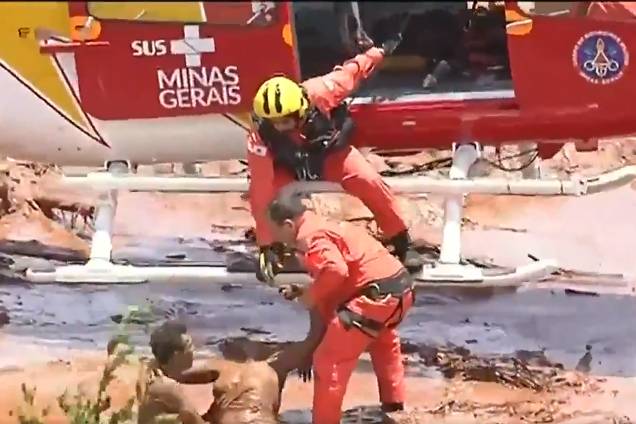 Corpo de Bombeiros realiza resgate após rompimento de barragem em Brumadinho, cidade da Grande Belo Horizonte, Minas Gerais - 25/01/2019 Corpo de Bombeiros realiza resgate após rompimento de barragem em Brumadinho, cidade da Grande Belo Horizonte, Minas Gerais - 25/01/2019