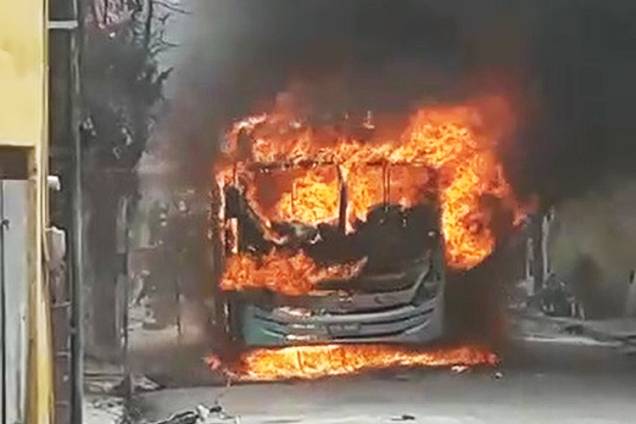 Ônibus é incendiado no bairro Quintino Cunha, em Fortaleza (CE), durante o 17º dia de ataques - 18/01/2019 Ônibus é incendiado no bairro Quintino Cunha, em Fortaleza (CE), durante o 17º dia de ataques - 18/01/2019