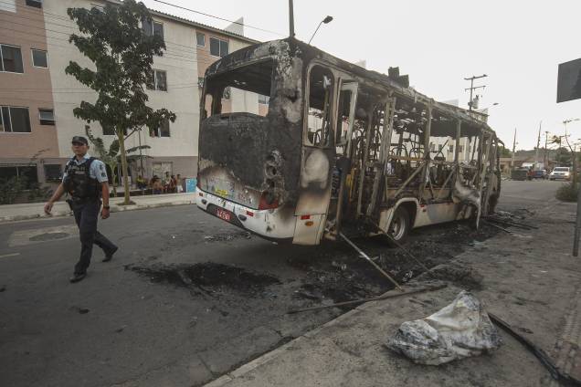 Policiais fazem escoltas de ônibus após onda de ataques em Fortaleza, no Ceará - 03/01/2019 Policiais fazem escoltas de ônibus após onda de ataques em Fortaleza, no Ceará - 03/01/2019