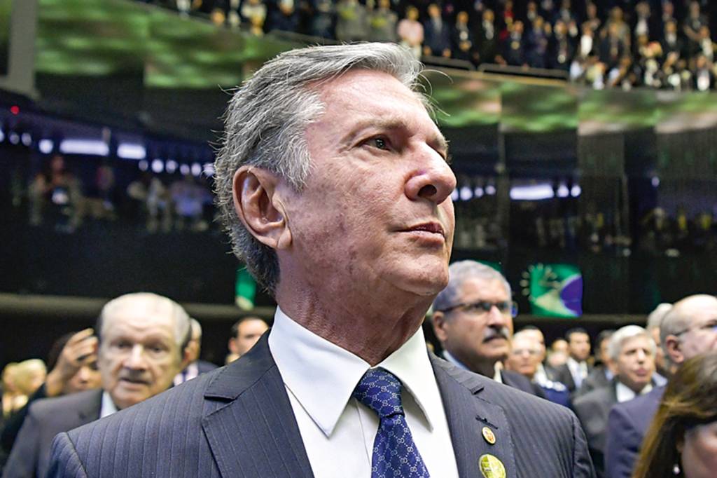 Moraes pede documentos para julgar prisão domiciliar a Collor