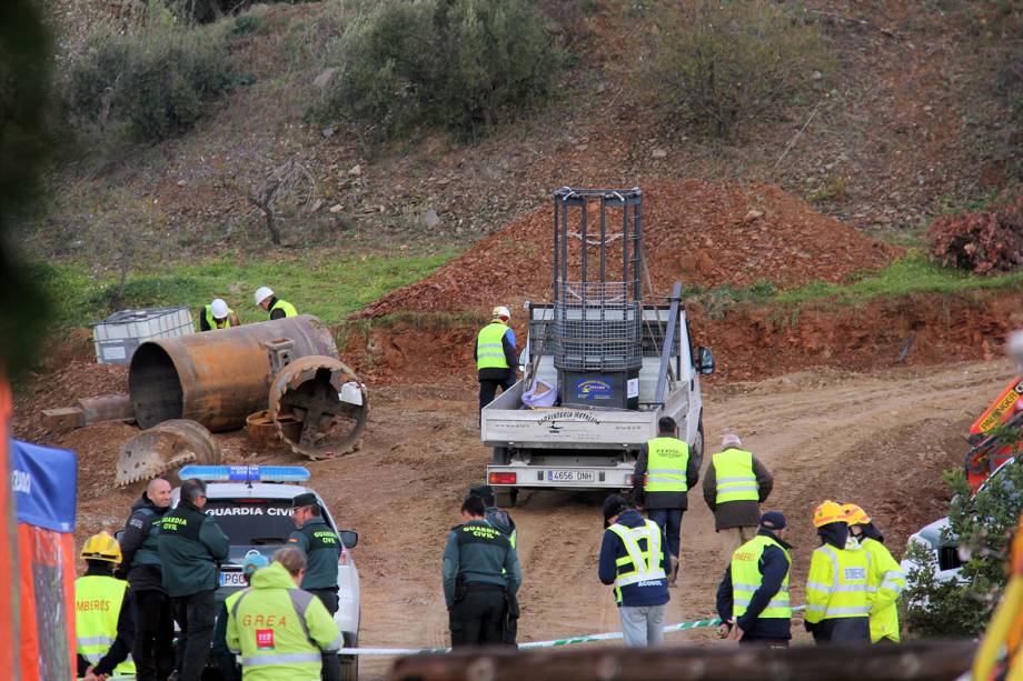 Equipes de resgate realizam operação para encontrar o menino Julen, de 2 anos de idade, que caiu em um poço na região de Málaga - 19/01/2019