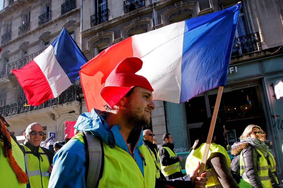 Manifestantes com coletes amarelos protestam contra o governo em Marselha, na França - 05/01/2019