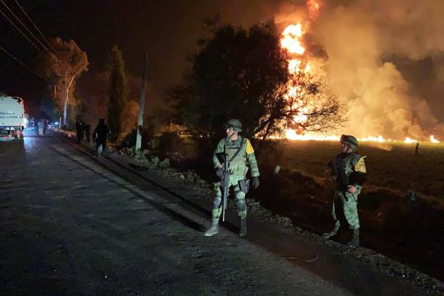 Soldados fazem patrulha próximo de oleoduto que explodiu em Tlahuelilpan, cidade localizada no estado mexicano de Hidalgo - 18/01/2019 Soldados fazem patrulha próximo de oleoduto que explodiu em Tlahuelilpan, cidade localizada no estado mexicano de Hidalgo - 18/01/2019