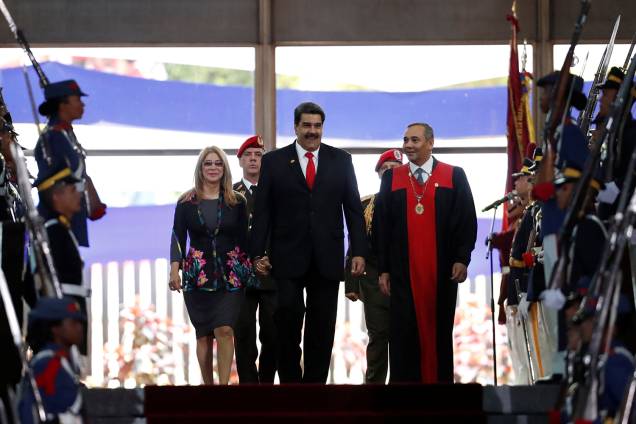 Nicolás Maduro, sua esposa Cilia Flores e o presidente da Suprema Corte da Venezuela, Maikel Moreno, chegam na cerimônia de posse para o segundo mandato presidencial de Maduro, na Suprema Corte de Caracas, Venezuela - 10/01/2019 Nicolás Maduro, sua esposa Cilia Flores e o presidente da Suprema Corte da Venezuela, Maikel Moreno, chegam na cerimônia de posse para o segundo mandato presidencial de Maduro, na Suprema Corte de Caracas, Venezuela - 10/01/2019
