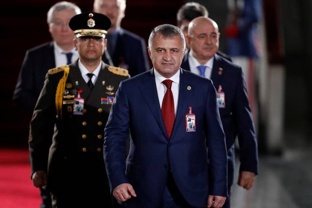 Presidente da Ossétia do Sul, Anatoly Bibilov, chega na cerimônia de posse de Nicolás Maduro para seu segundo mandato presidencial, na Suprema Corte de Caracas, Venezuela - 10/01/2019 Presidente da Ossétia do Sul, Anatoly Bibilov, chega na cerimônia de posse de Nicolás Maduro para seu segundo mandato presidencial, na Suprema Corte de Caracas, Venezuela - 10/01/2019