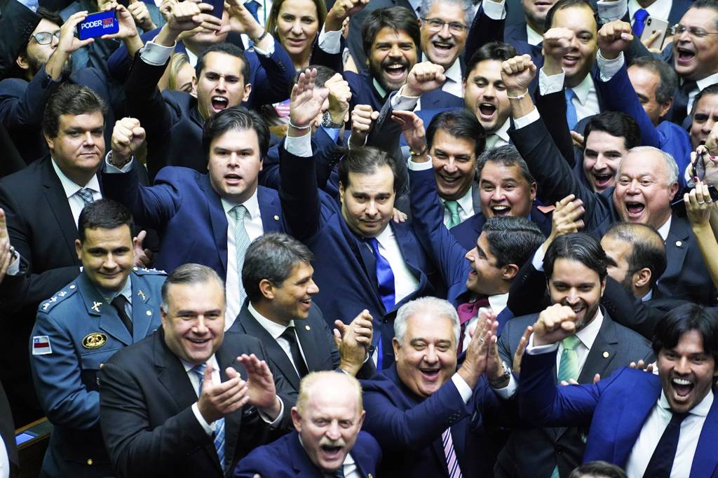 Suspeitos do Centrão é que mandam no Brasil