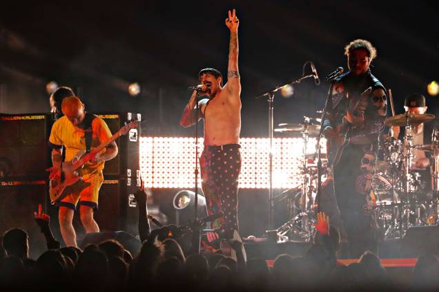 A banda The Red Hot Chili Peppers se apresenta durante cerimônia de premiação do Grammy, em Los Angeles - 10/02/2019 A banda The Red Hot Chili Peppers se apresenta durante cerimônia de premiação do Grammy, em Los Angeles - 10/02/2019