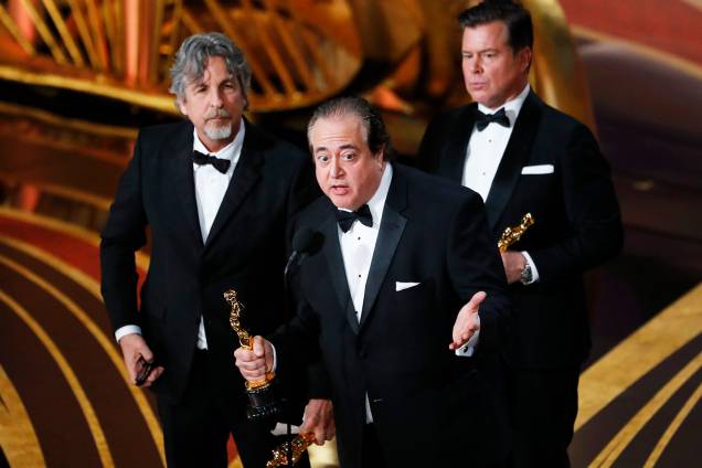 Nick Vallelonga, Brian Currie e Peter Farrelly recebem o Oscar de melhor roteiro original por 'Green Book', durante cerimônia de premiação realizada em Los Angeles - 24/02/2019 Nick Vallelonga, Brian Currie e Peter Farrelly recebem o Oscar de melhor roteiro original por 'Green Book', durante cerimônia de premiação realizada em Los Angeles - 24/02/2019