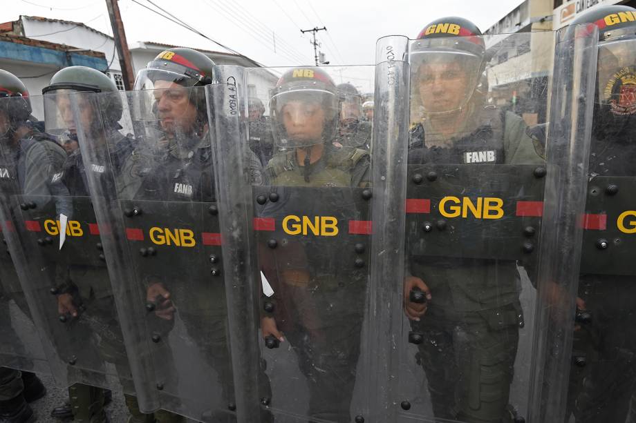 Membros da força de segurança venezuelana se posicionam em Ureña, Venezuela - 23/02/2019 Membros da força de segurança venezuelana se posicionam em Ureña, Venezuela - 23/02/2019