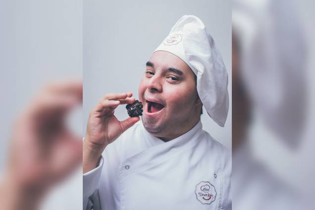 <span style="font-weight:400;">Gabriel começou vendendo brigadeiros artesanais no "boca a boca", agora tem sua própria empresa </span> <span style="font-weight:400;">Gabriel começou vendendo brigadeiros artesanais no "boca a boca", agora tem sua própria empresa </span>