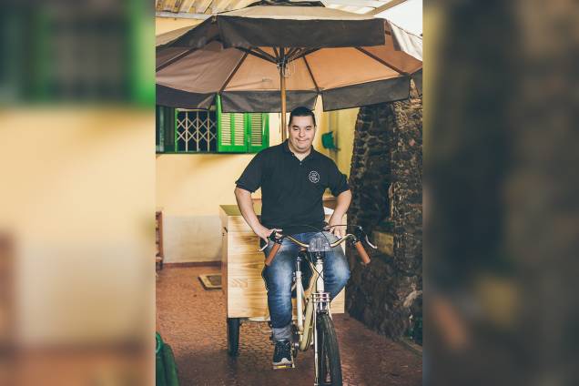 <span style="font-weight:400;">O empreendedor utiliza sua </span><i><span style="font-weight:400;">Food Bike</span></i><span style="font-weight:400;"> para realizar vendas em empresas</span> <span style="font-weight:400;">O empreendedor utiliza sua </span><i><span style="font-weight:400;">Food Bike</span></i><span style="font-weight:400;"> para realizar vendas em empresas</span>
