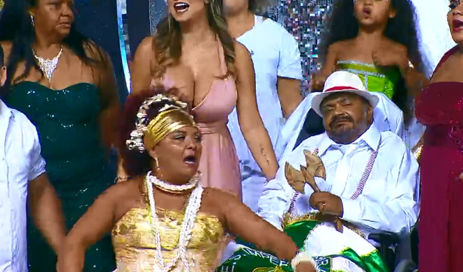 Arlindo Cruz aparece de surpresa e desfila pela X-9 Paulistana