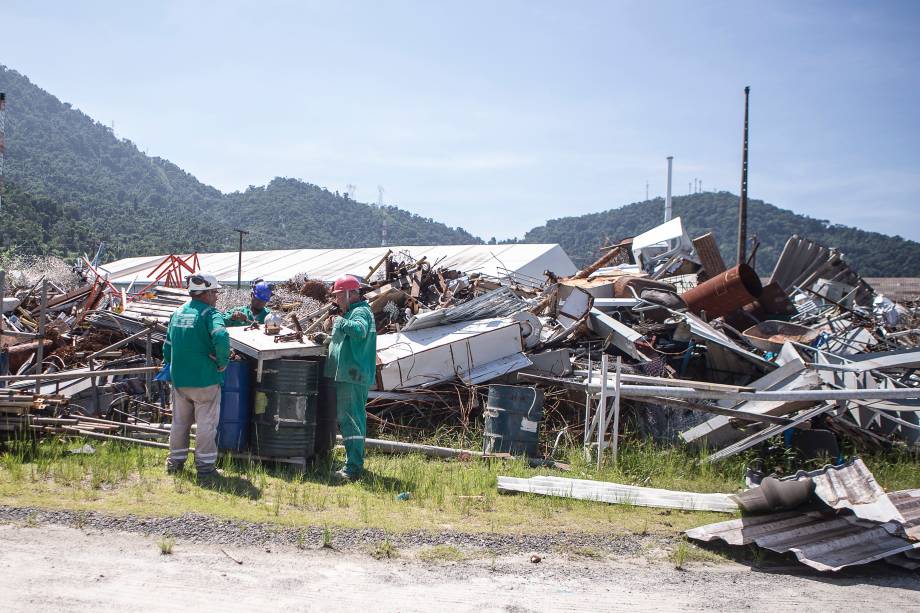 Imagens do complexo nuclear Angra III localizado no litoral de Angra dos Reis - RJ