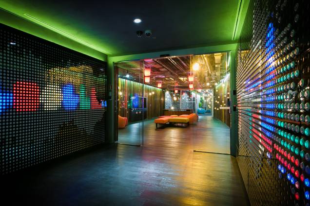 Recepção do escritório do Google, com iluminação diferenciada, em São Paulo Recepção do escritório do Google, com iluminação diferenciada, em São Paulo