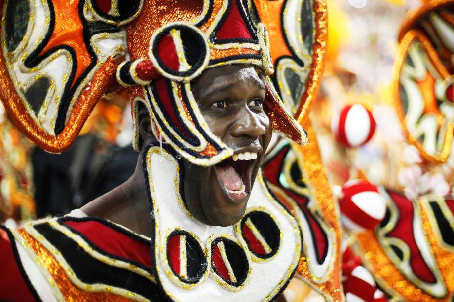 Componente da escola de samba Acadêmicos do Salgueiro durante desfile no Sambódromo da Marquês de Sapucaí - 04/03/2019